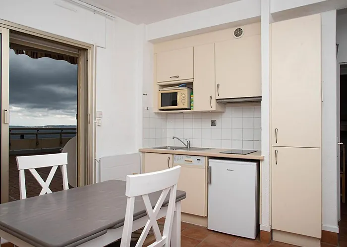 Avec Terrasse Et Parking, A 10m De La - Fr-1-803-41 Lägenhet Le Lavandou