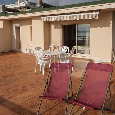Avec Terrasse Et Parking, A 10m De La - Fr-1-803-41 * Le Lavandou