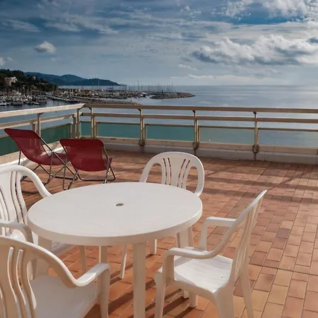 Au Lavandou Avec Terrasse Vue Et Parking Prive, Proche Et Commerces - Fr-1-803-41 *