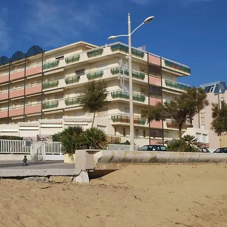 Au Lavandou Avec Terrasse Vue Et Parking Prive, Proche Et Commerces - Fr-1-803-41 Apartment